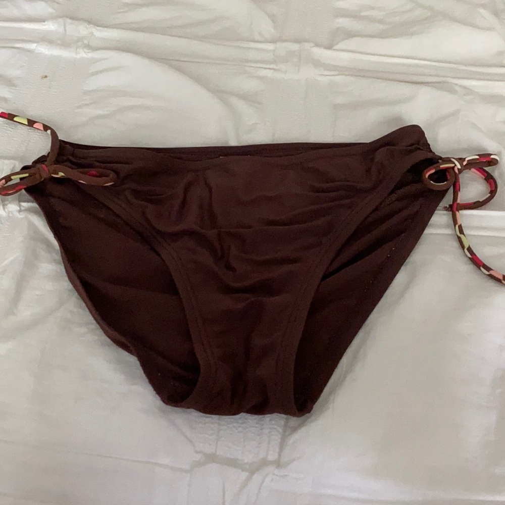 brown bikini bottoms